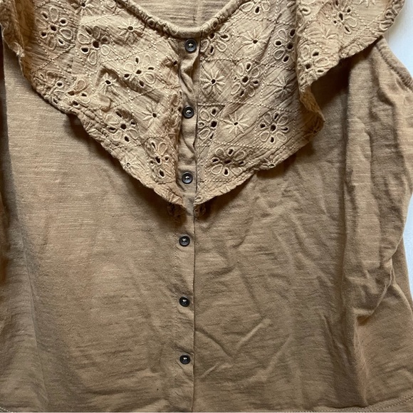 AEO Xlg Mustard colour embroidered top - Picture 3 of 6